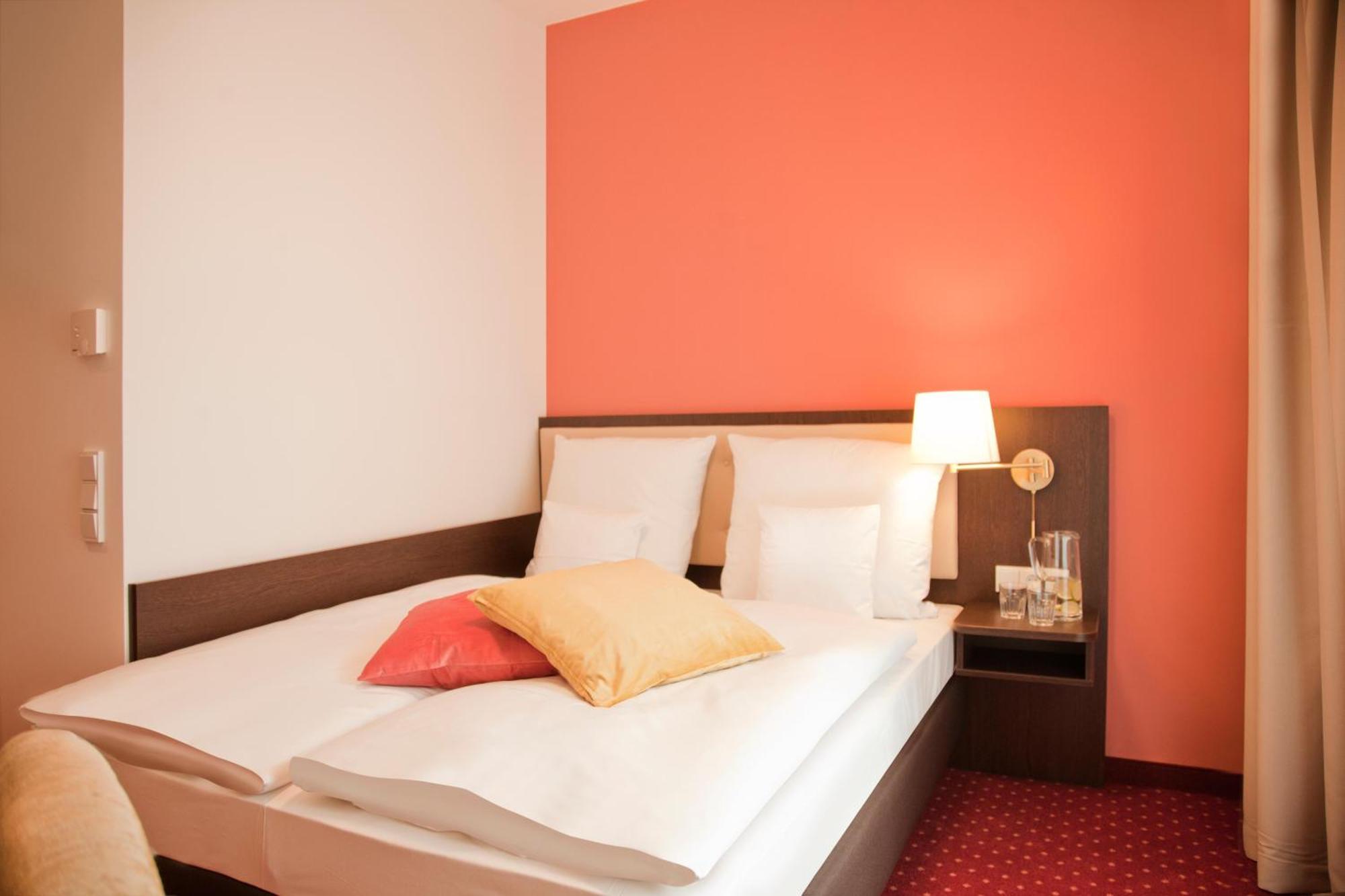 โกลด์ ปาแล โฮเทล Hotel เบอร์ลิน ภายนอก รูปภาพ