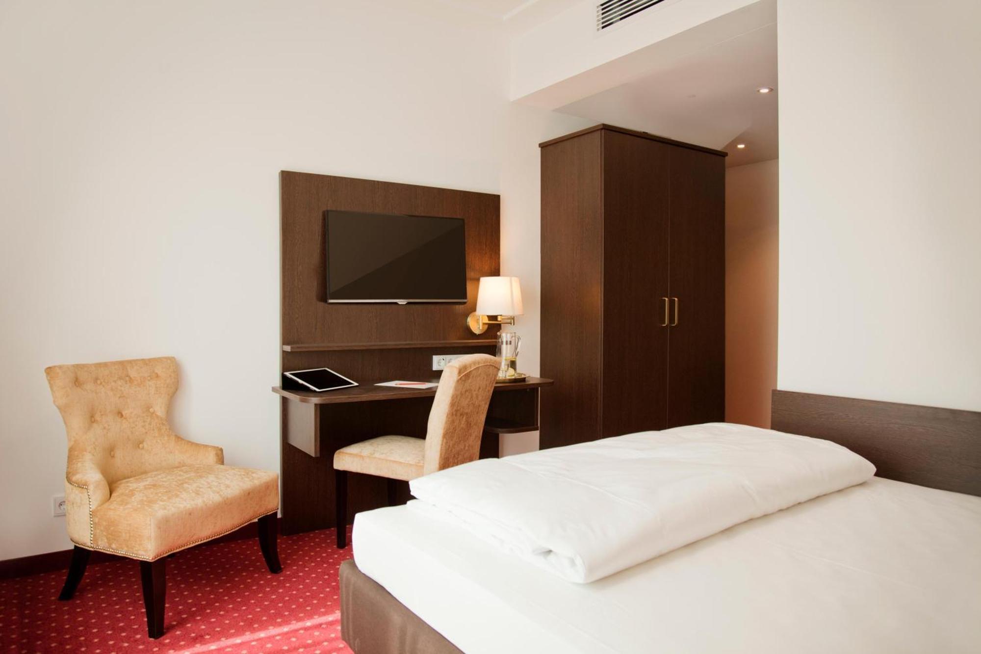 โกลด์ ปาแล โฮเทล Hotel เบอร์ลิน ภายนอก รูปภาพ